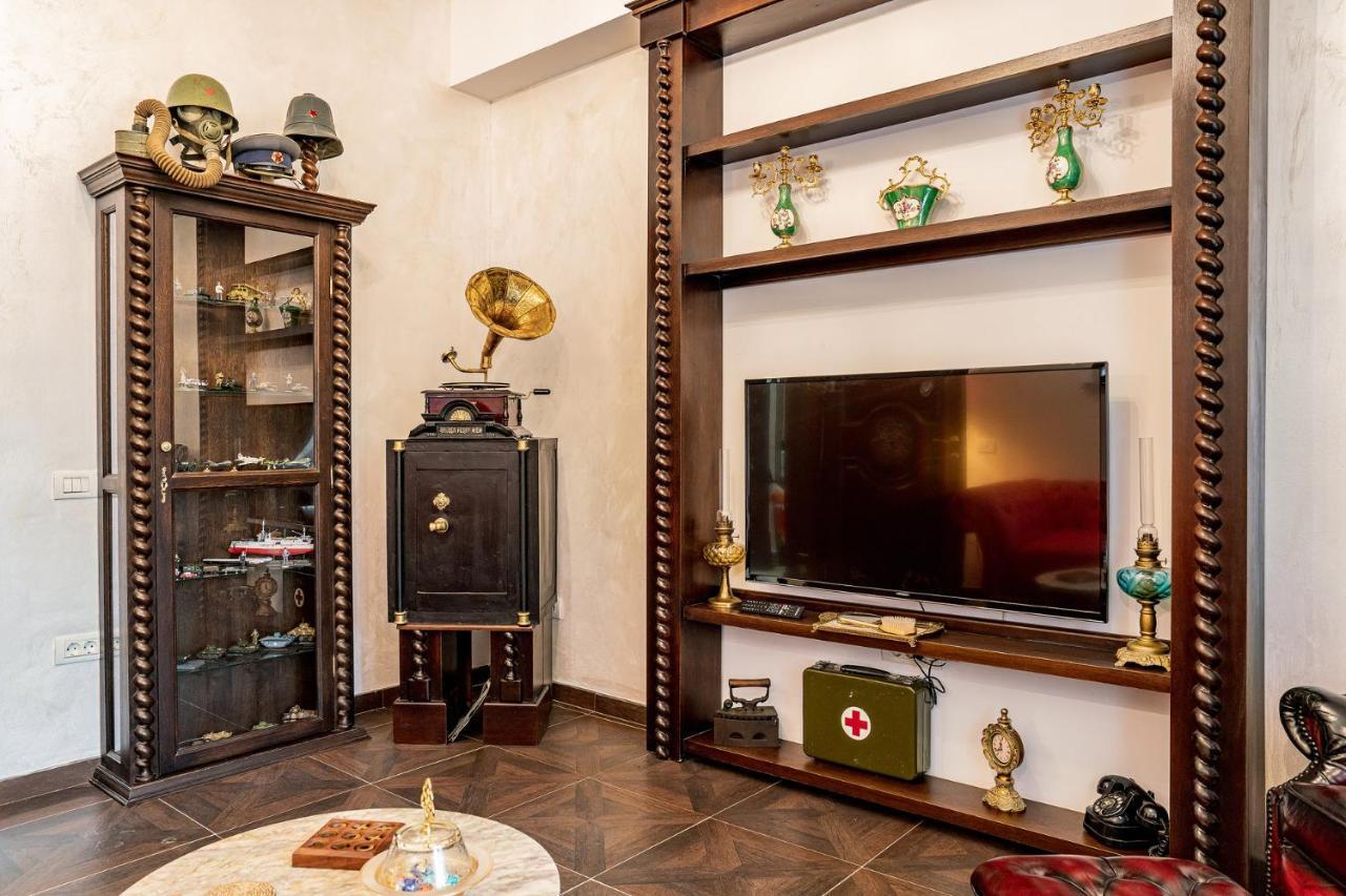 Private Museum Apartment With Antique Decor Βουκουρέστι Εξωτερικό φωτογραφία