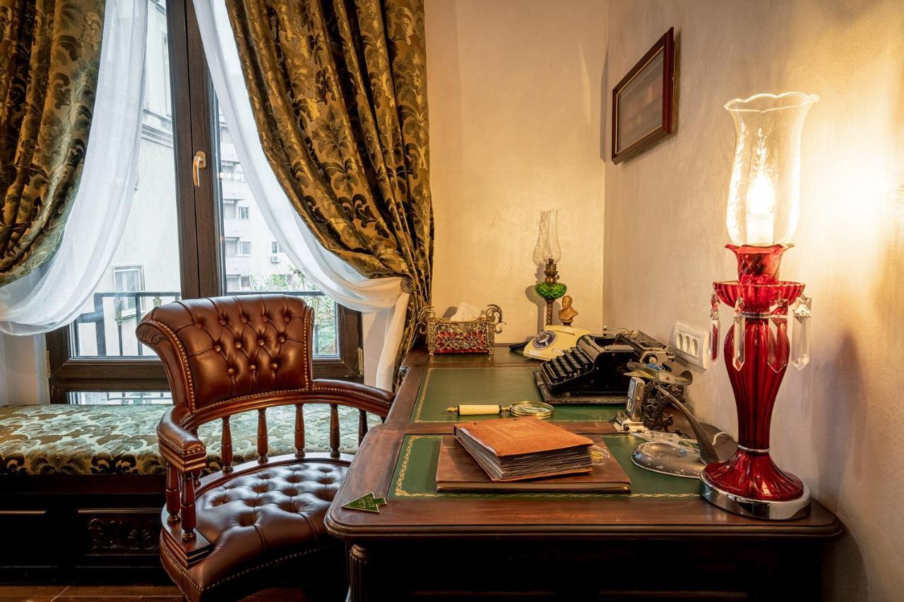 Private Museum Apartment With Antique Decor Βουκουρέστι Εξωτερικό φωτογραφία