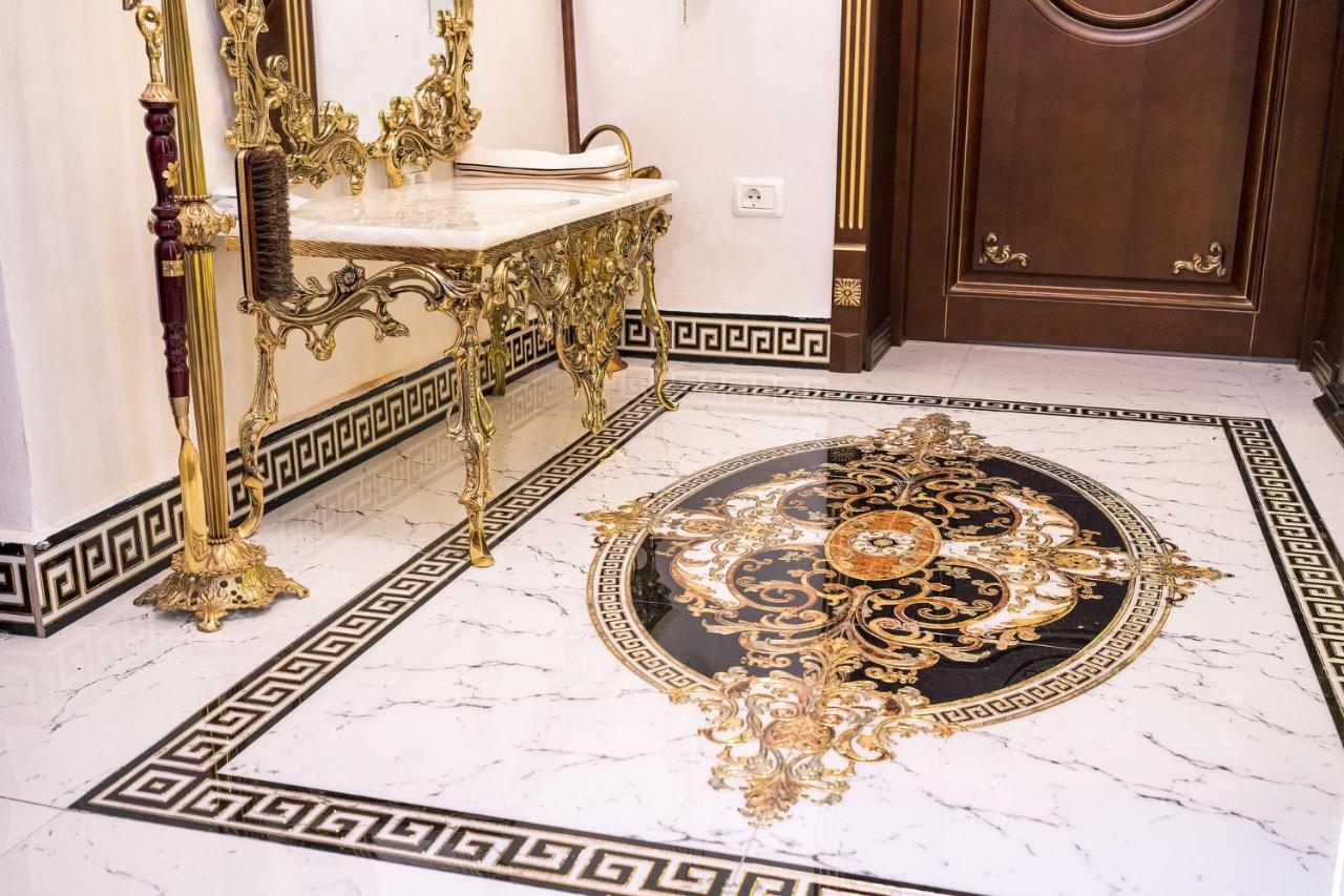 Private Museum Apartment With Antique Decor Βουκουρέστι Εξωτερικό φωτογραφία