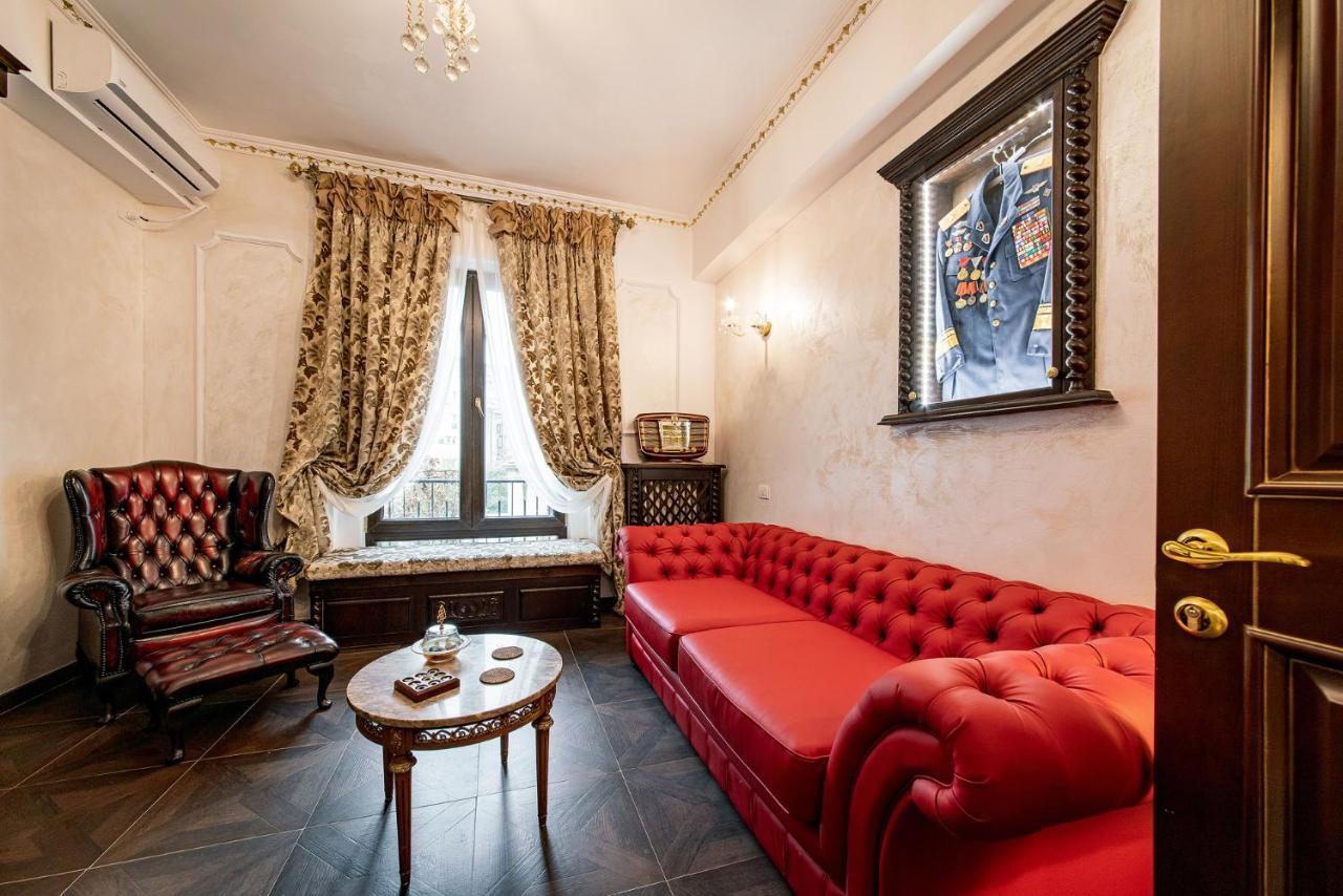 Private Museum Apartment With Antique Decor Βουκουρέστι Εξωτερικό φωτογραφία