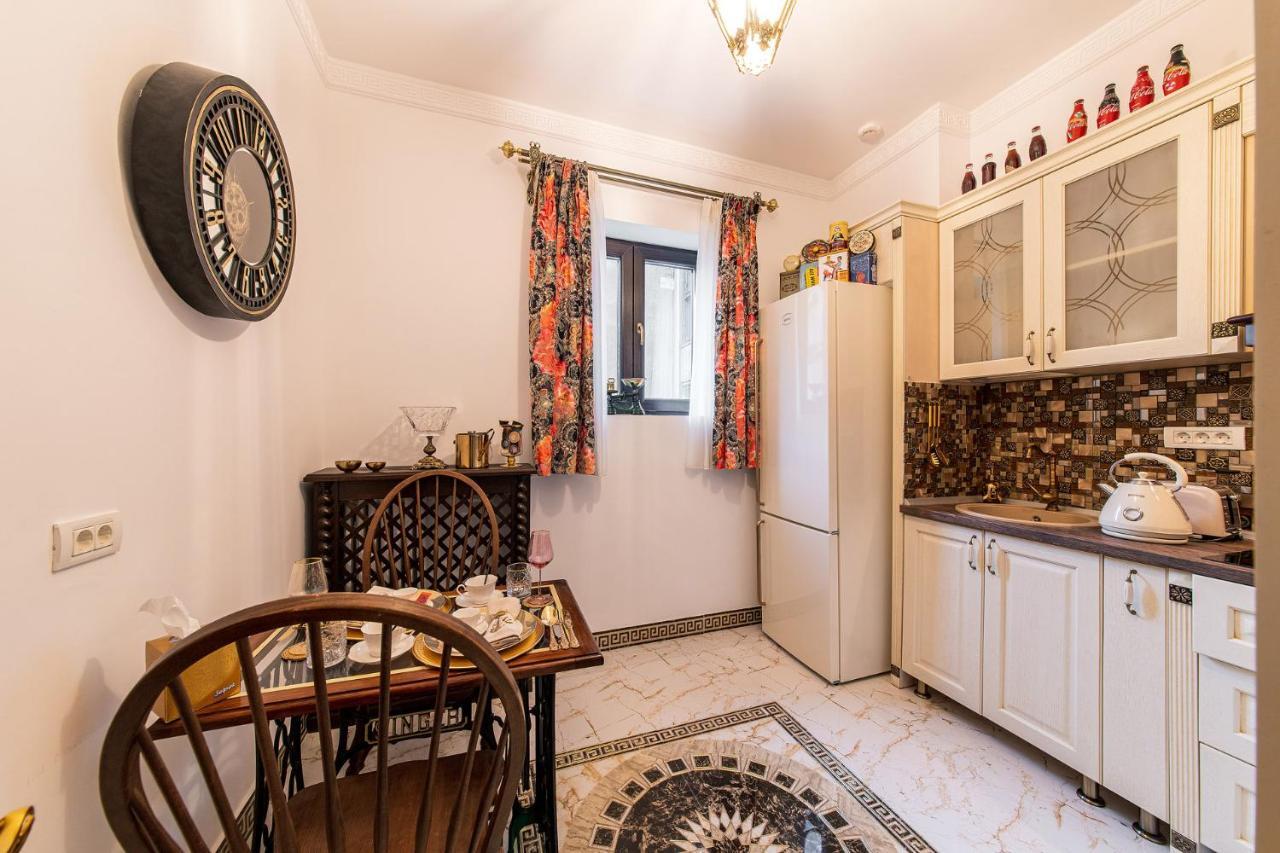 Private Museum Apartment With Antique Decor Βουκουρέστι Εξωτερικό φωτογραφία