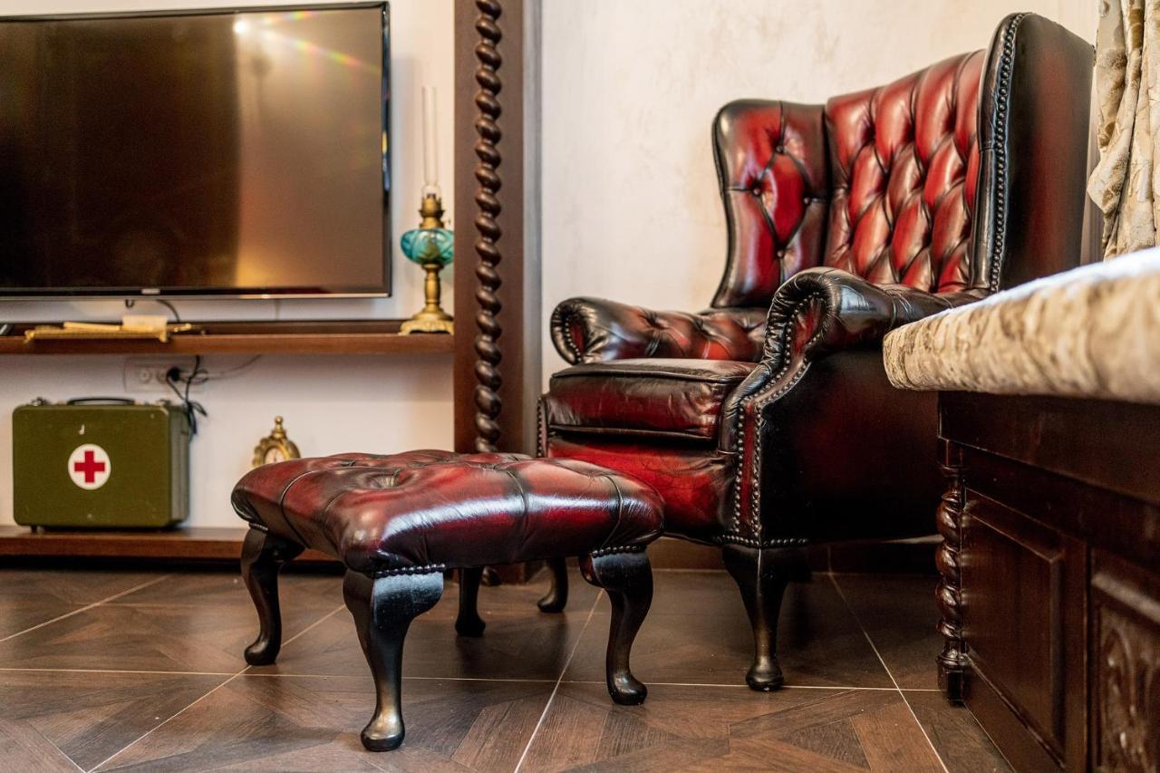 Private Museum Apartment With Antique Decor Βουκουρέστι Εξωτερικό φωτογραφία