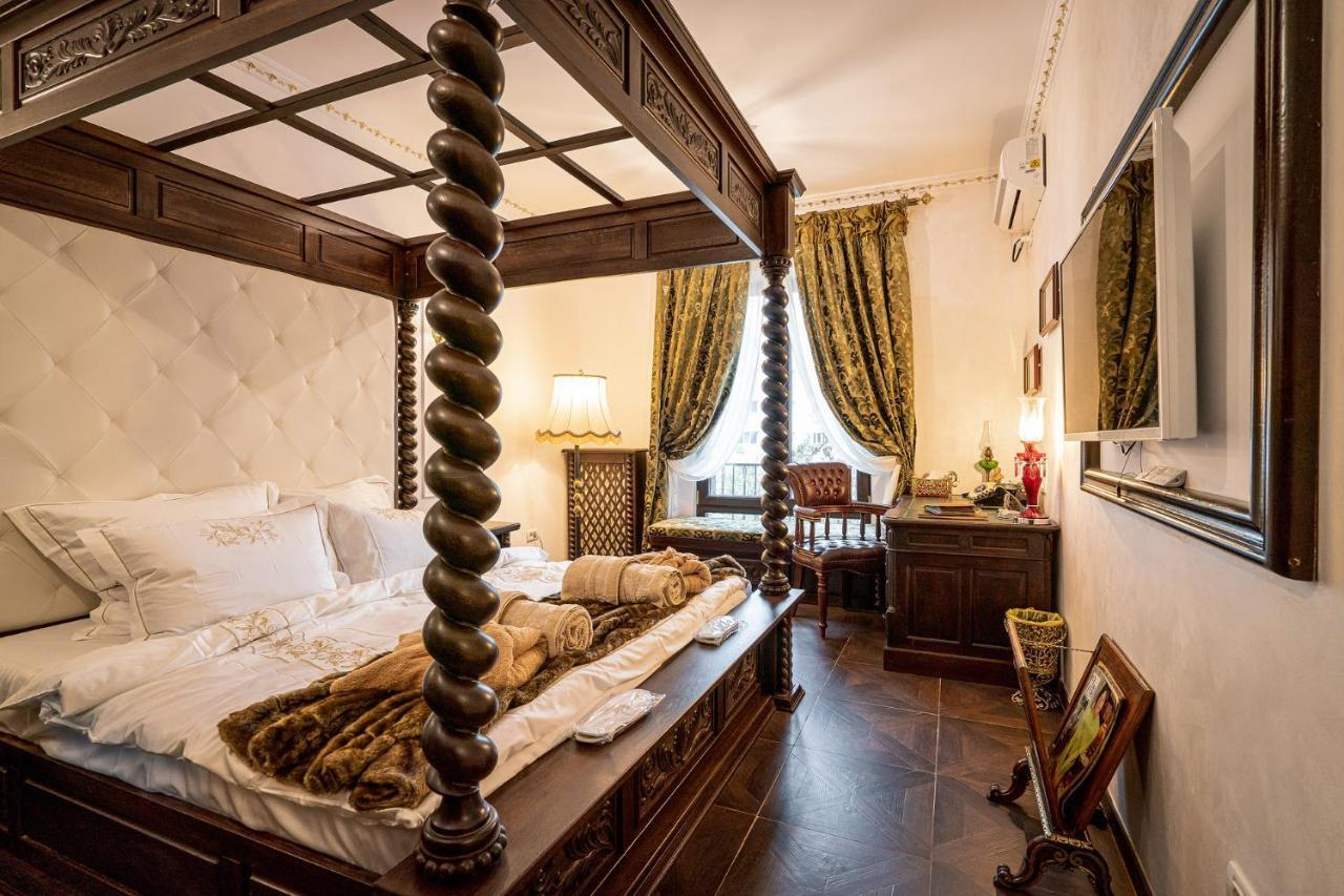 Private Museum Apartment With Antique Decor Βουκουρέστι Εξωτερικό φωτογραφία