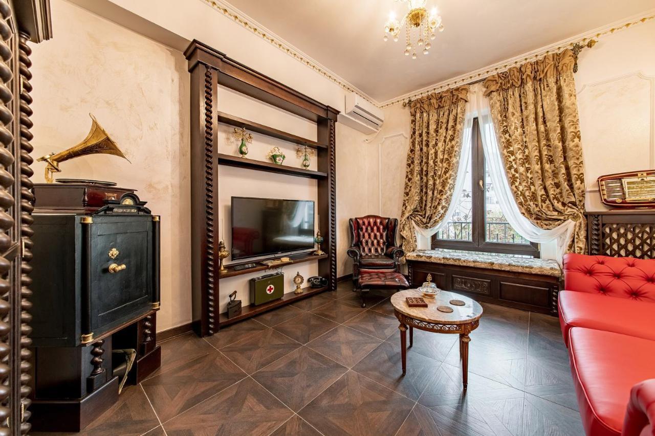 Private Museum Apartment With Antique Decor Βουκουρέστι Εξωτερικό φωτογραφία