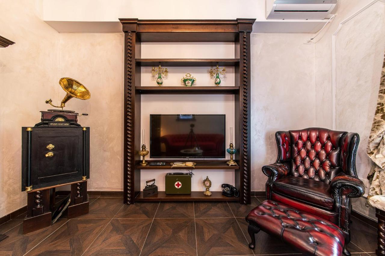 Private Museum Apartment With Antique Decor Βουκουρέστι Εξωτερικό φωτογραφία
