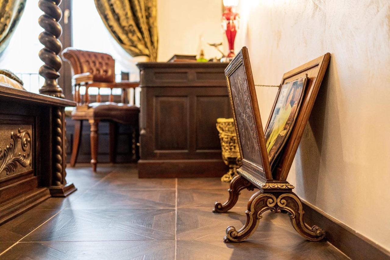 Private Museum Apartment With Antique Decor Βουκουρέστι Εξωτερικό φωτογραφία