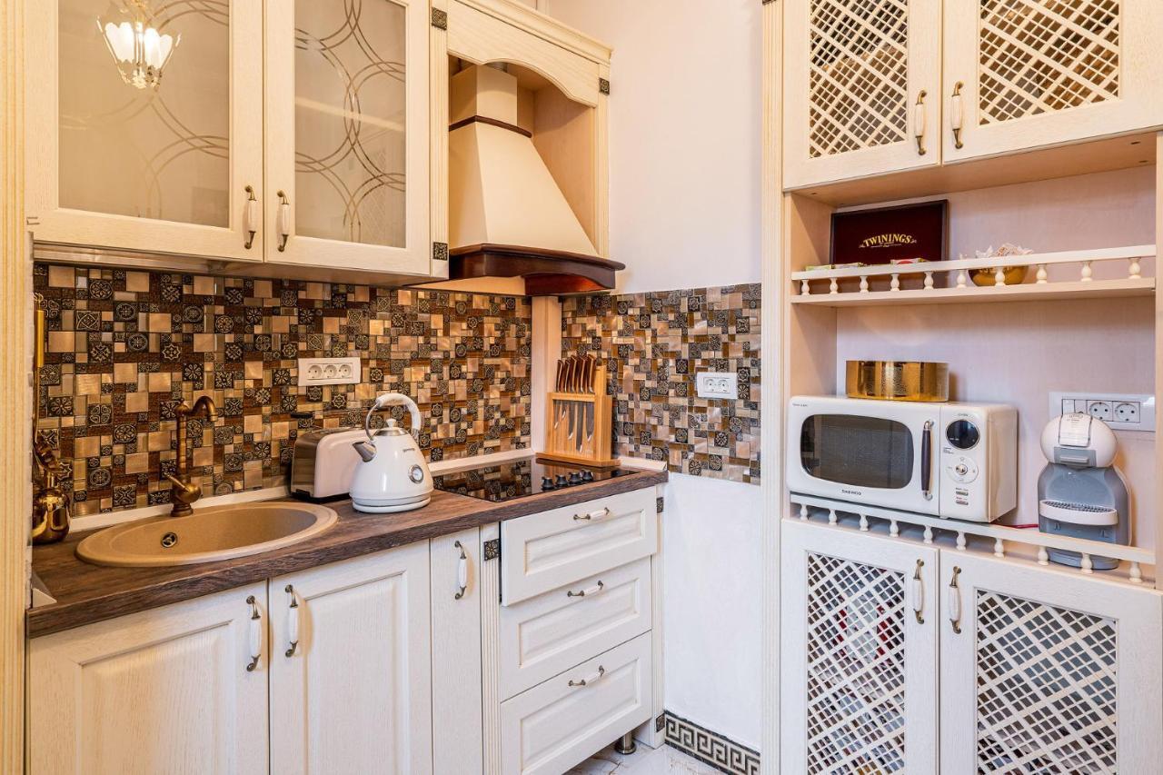 Private Museum Apartment With Antique Decor Βουκουρέστι Εξωτερικό φωτογραφία