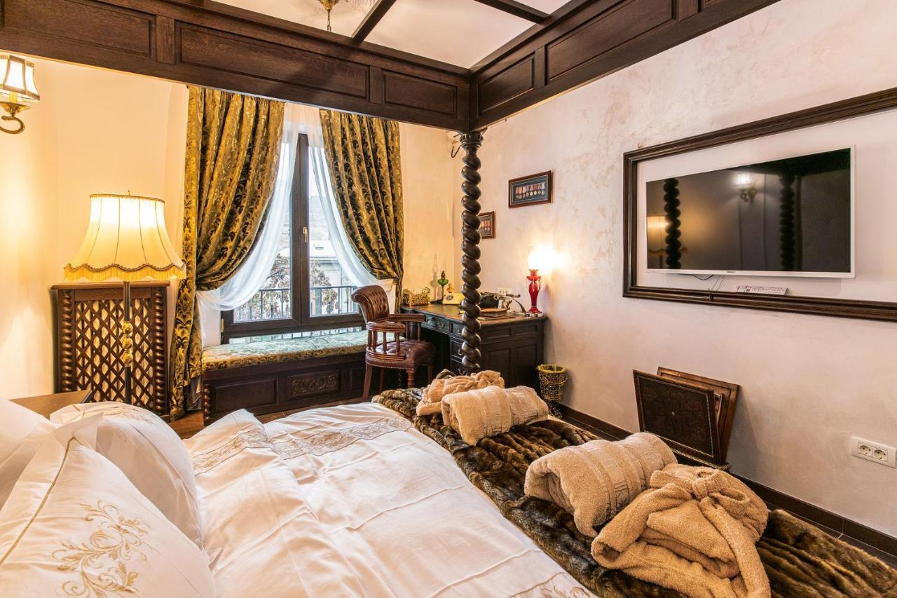 Private Museum Apartment With Antique Decor Βουκουρέστι Εξωτερικό φωτογραφία